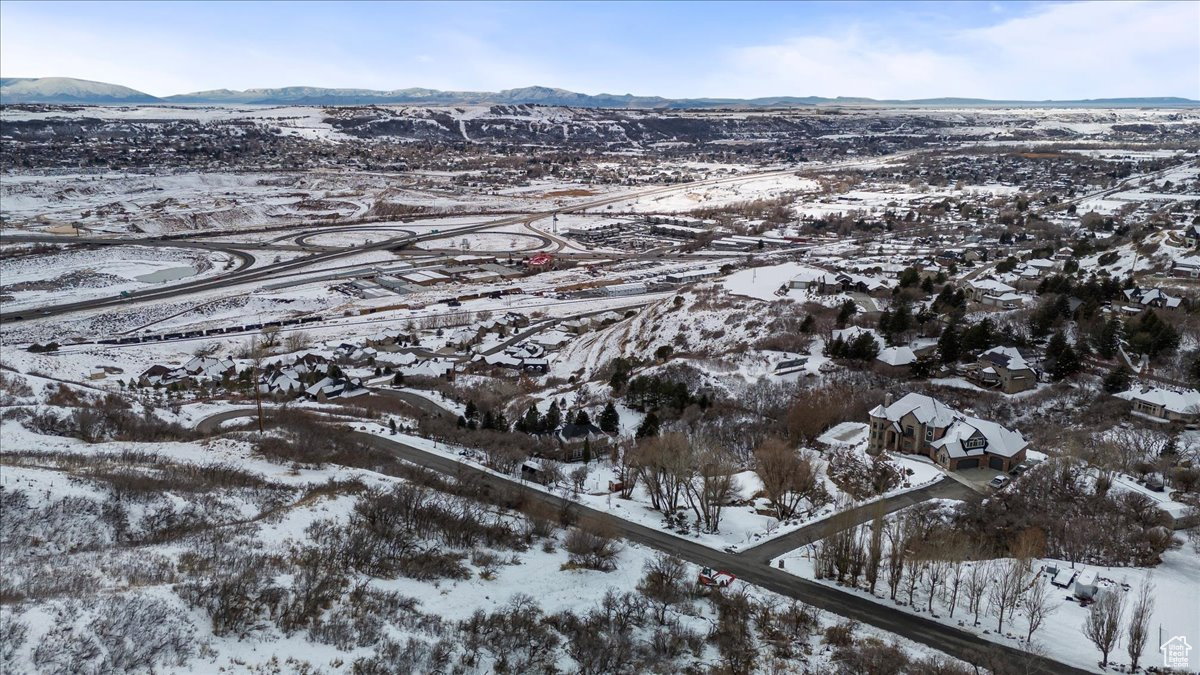 Snowy aerial view featuring a mountain view