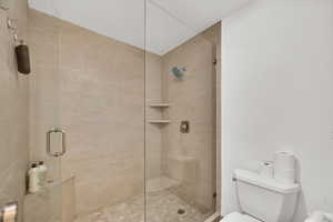 Large shower with red light therapy.