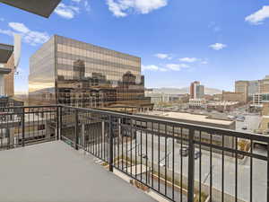 Balcony with a city view west-exclusive balcony for the unit