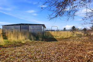 View of yard featuring an outdoor structure