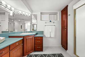 3/4 en suite bathroom