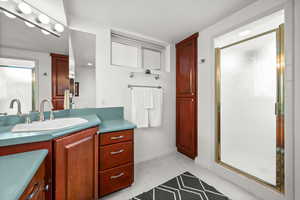 3/4 en suite bathroom