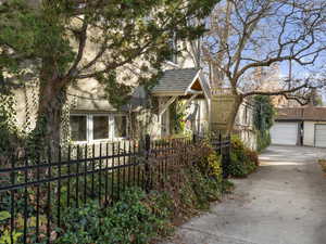 Shared driveway with the lovely owner to the west.