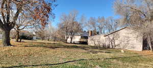 View of grassy yard