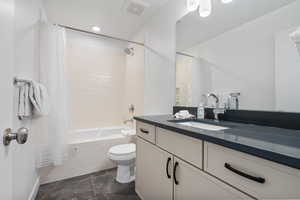Bathroom with vanity, tiled shower / bath combo, and recessed lighting