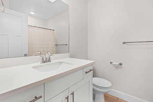 Full bath with curtained shower and vanity