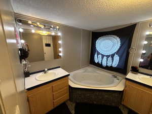 Bathroom in main bedroom with jetted tub