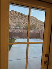 Entryway featuring a mountain view