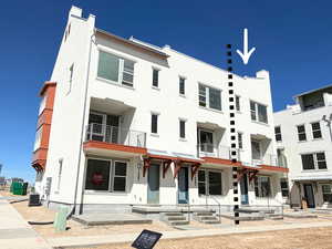 View of apartment building / complex