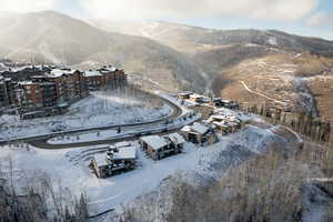 Snowy aerial view with a mountain view