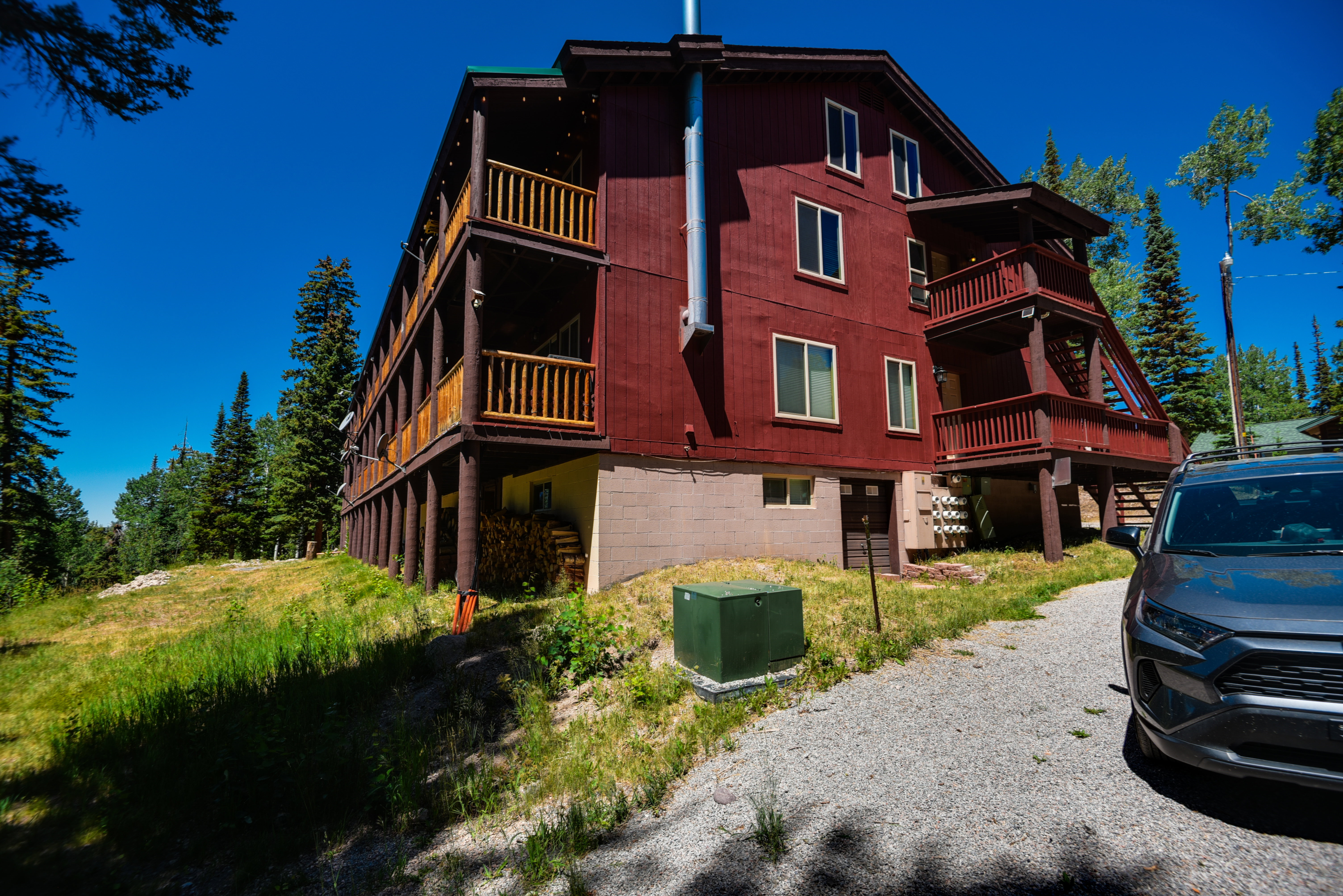 View of apartment building / complex