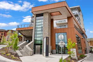 View of apartment building / complex