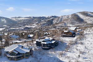 Snowy aerial view featuring a mountain view