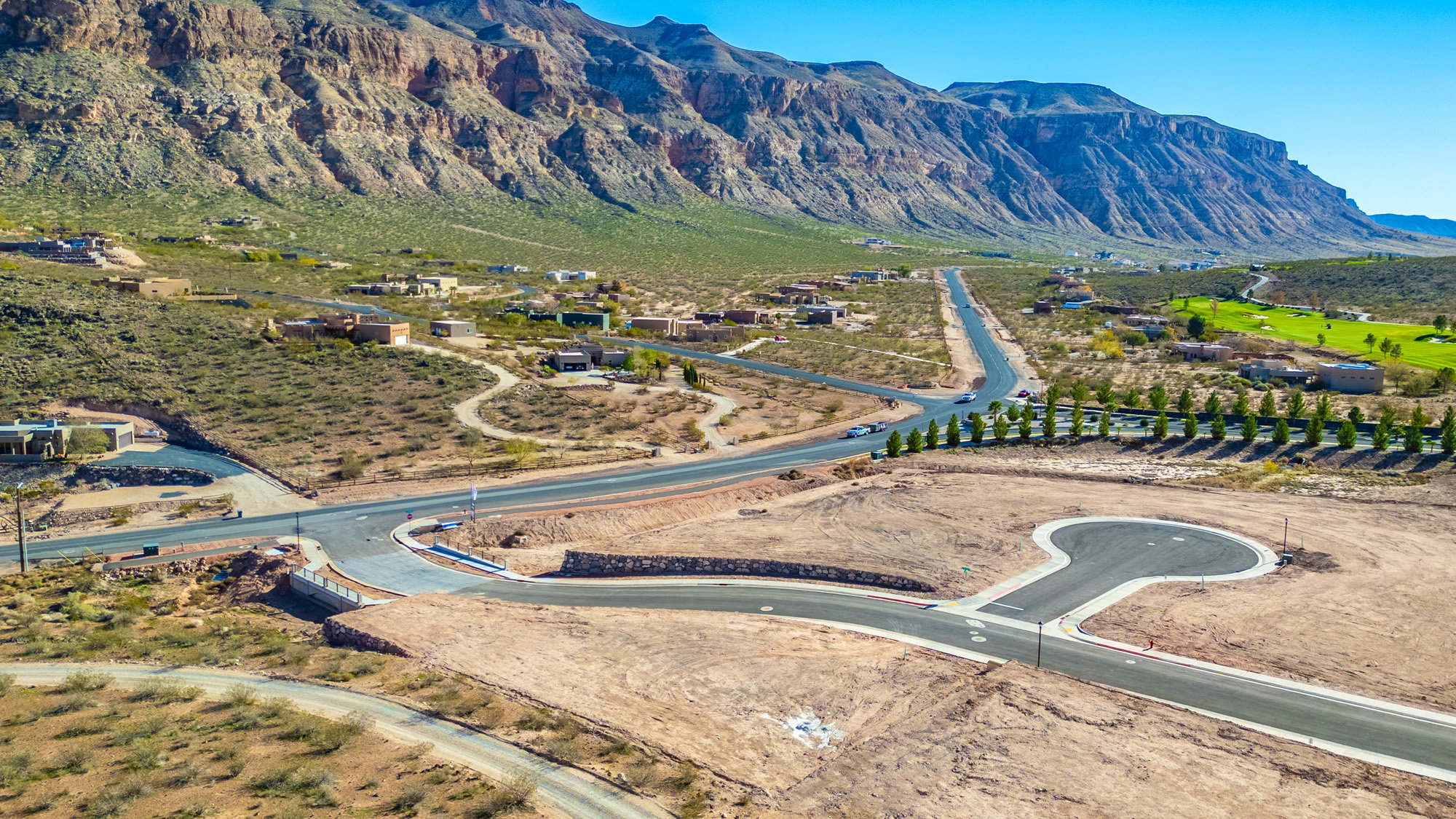 Aerial view of property's location with a mountain backdrop