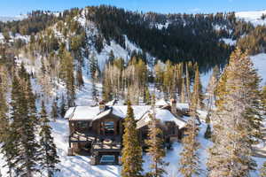 Snowy aerial view with a mountain view