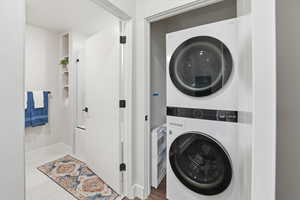 Washroom with washer / dryer and tile patterned floors