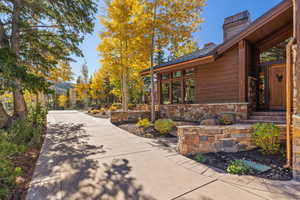 View of home's community