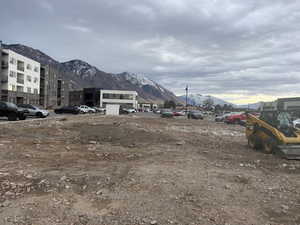 View of yard featuring a mountain view