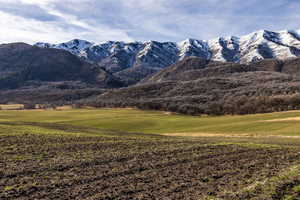 View of mountain backdrop with a golf club