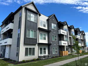 View of apartment building / complex