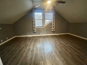 Bonus room or 3rd bedroom in upper level