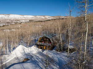 Snowy aerial view featuring a mountain view