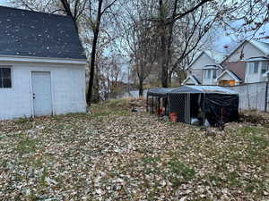View of yard with an outbuilding
