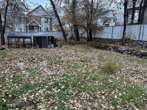 View of yard featuring an outdoor structure