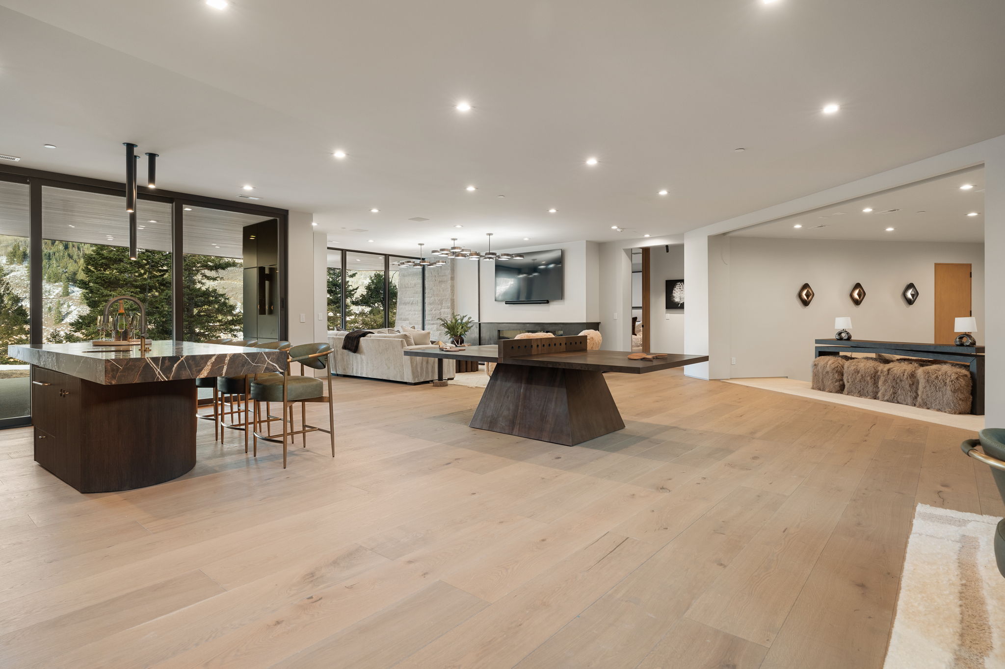 Building lobby featuring recessed lighting and expansive windows