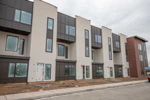 View of apartment building / complex