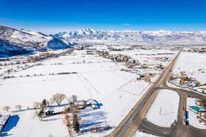 Snowy aerial view featuring a mountain view