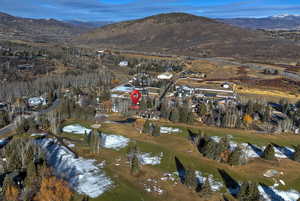 Aerial view of property's location featuring a mountain backdrop