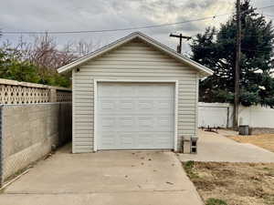 Detached garage with driveway