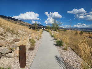 Surrounding community with a mountain view