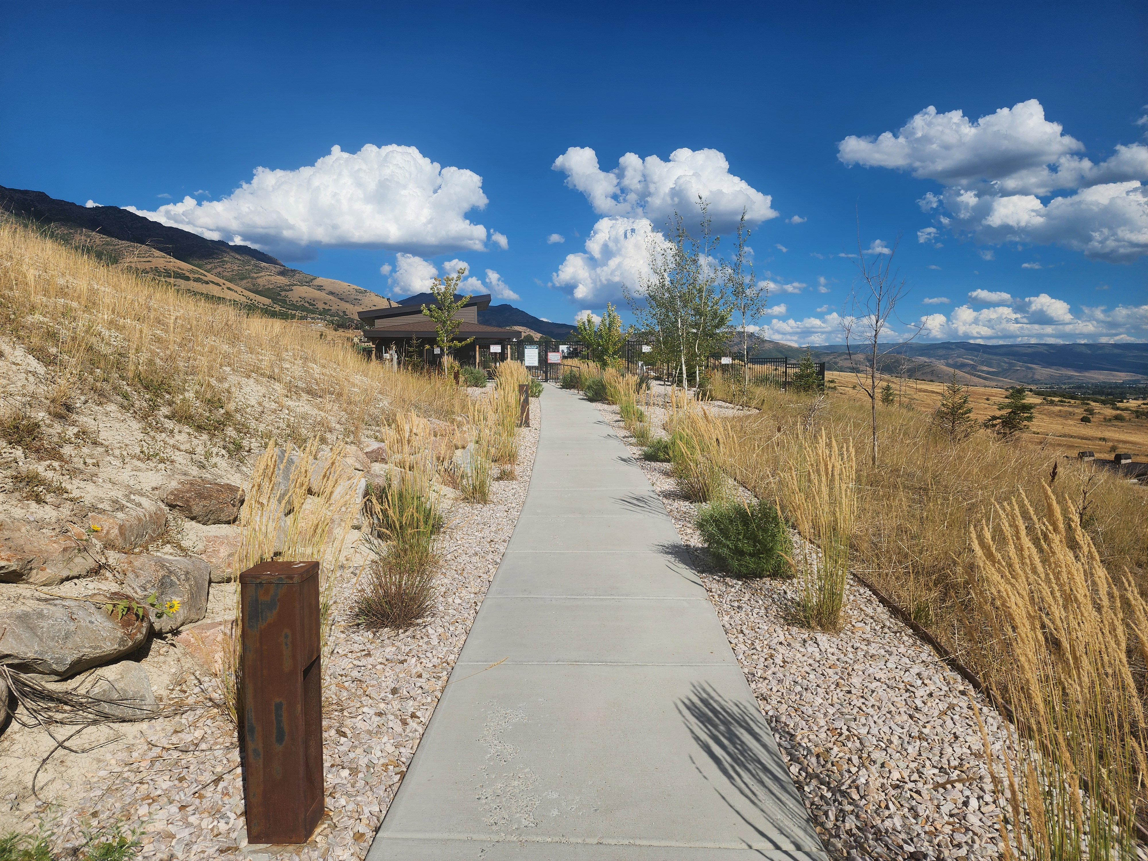 Surrounding community with a mountain view