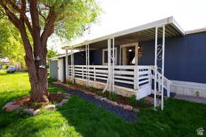 View of front of home featuring a front yard