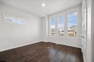 Unfurnished room with dark wood-style floors and recessed lighting