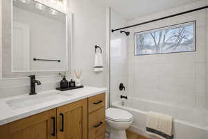 Bathroom with vanity and washtub / shower combination