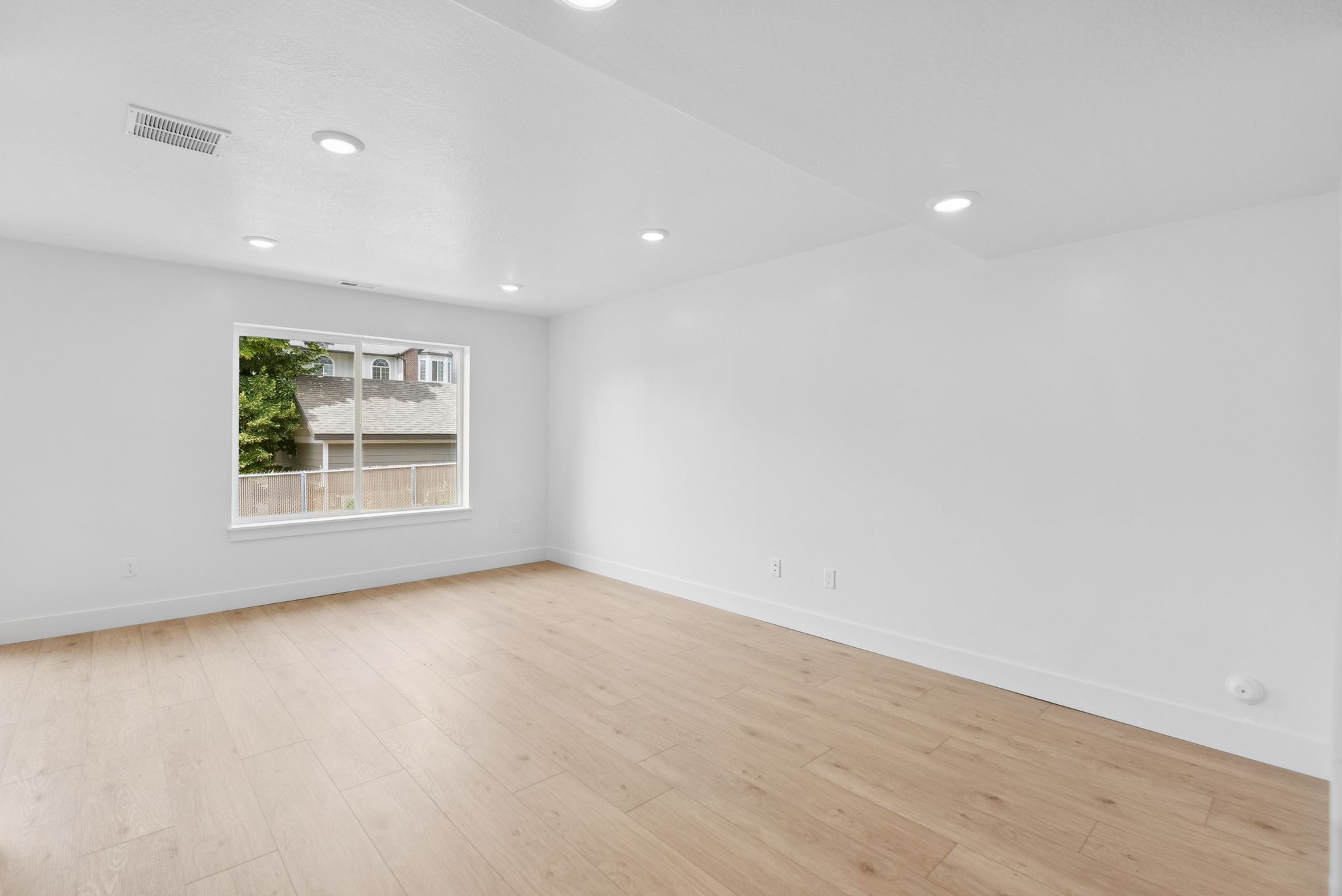 Unfurnished room featuring light wood finished floors and recessed lighting