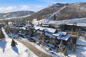 Snowy aerial view with a mountain view