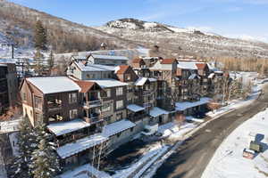 Snowy aerial view featuring a mountain view