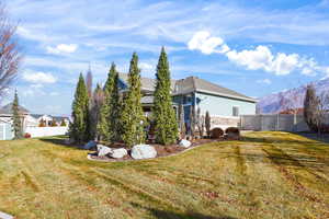 View of yard featuring a gate and a mountain view