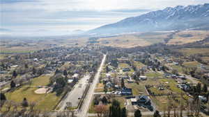 Aerial view of property's location featuring a mountain backdrop
