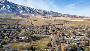 Aerial view of property's location featuring mountains