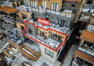 Bird's eye view of apartment complex / building