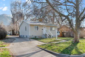 View of front of home featuring driveway and a mountain view