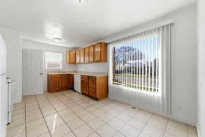 Kitchen & Dining area