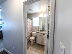 Full Bathroom in main level