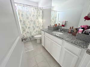 Full secondary bathroom