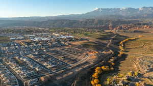 Aerial view of property's location featuring a mountain backdrop
